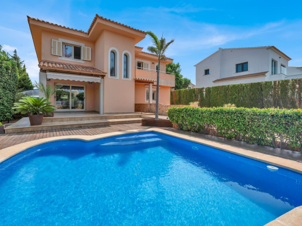 Villa-mit-Pool