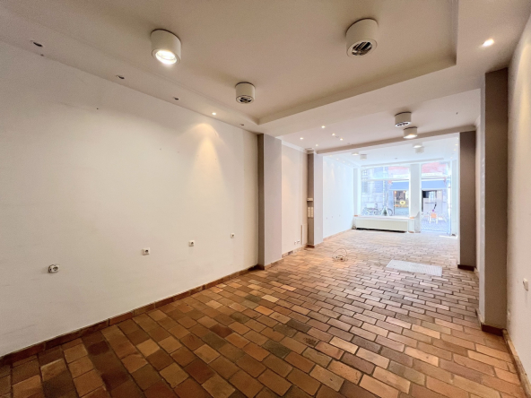 Das Ladenlokal in der Ponnstraße Ansicht Laden richtung Schaufenster aus der Mitte des Ladens