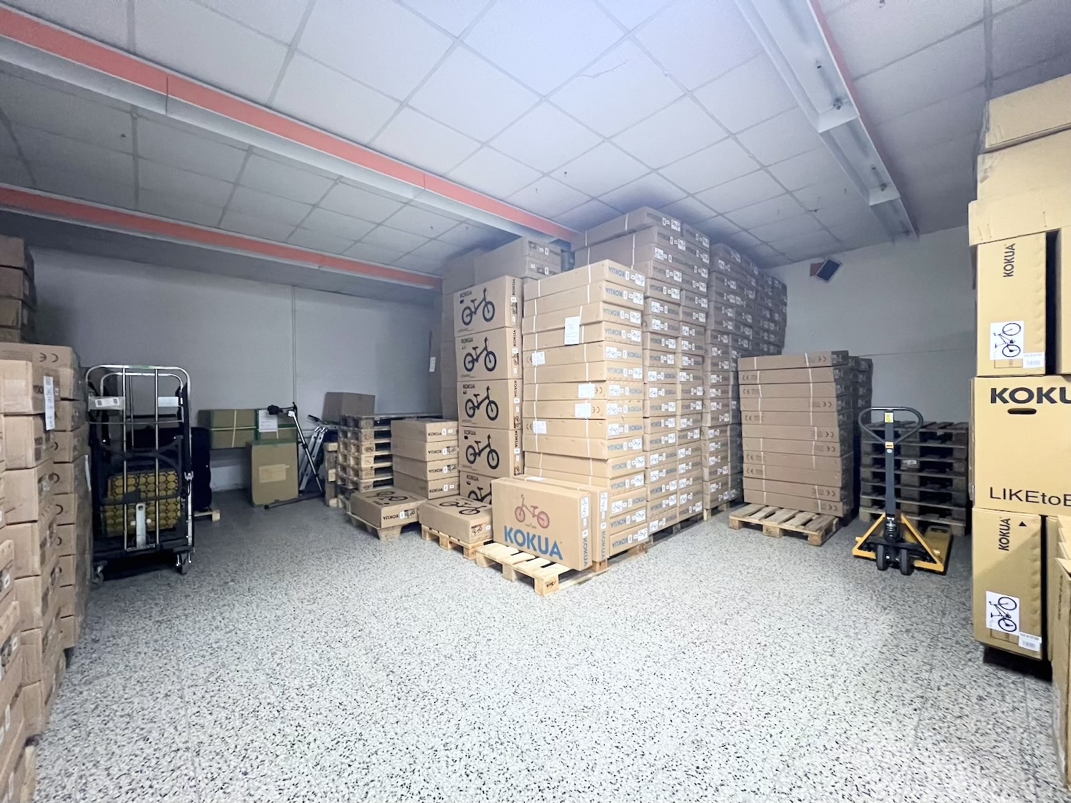 Hier ist der hintere Bereich der Lagerhalle in Roetgen zu sehen