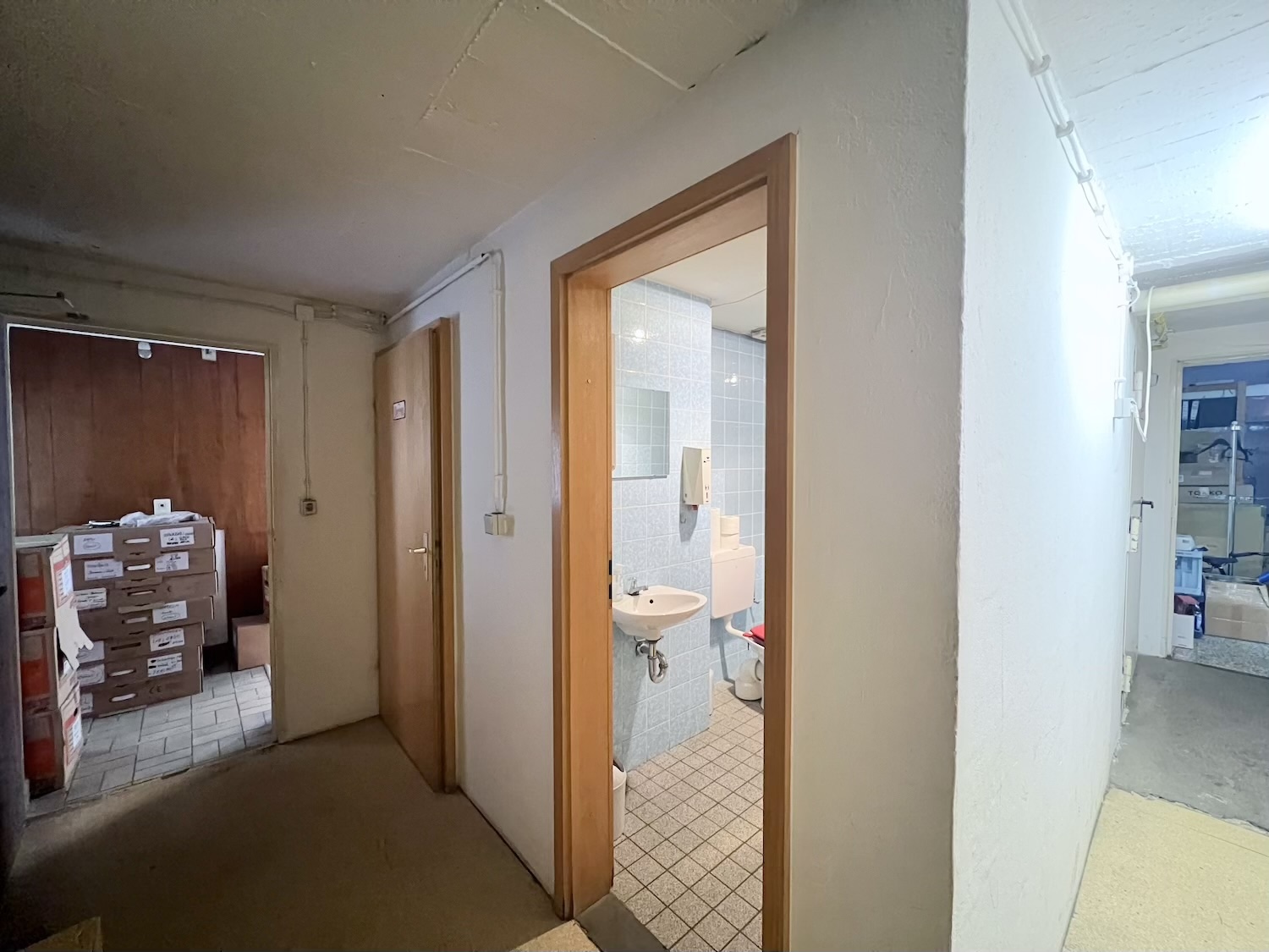 Hier sieht man die Toiletten der Lagerhalle in Roetgen