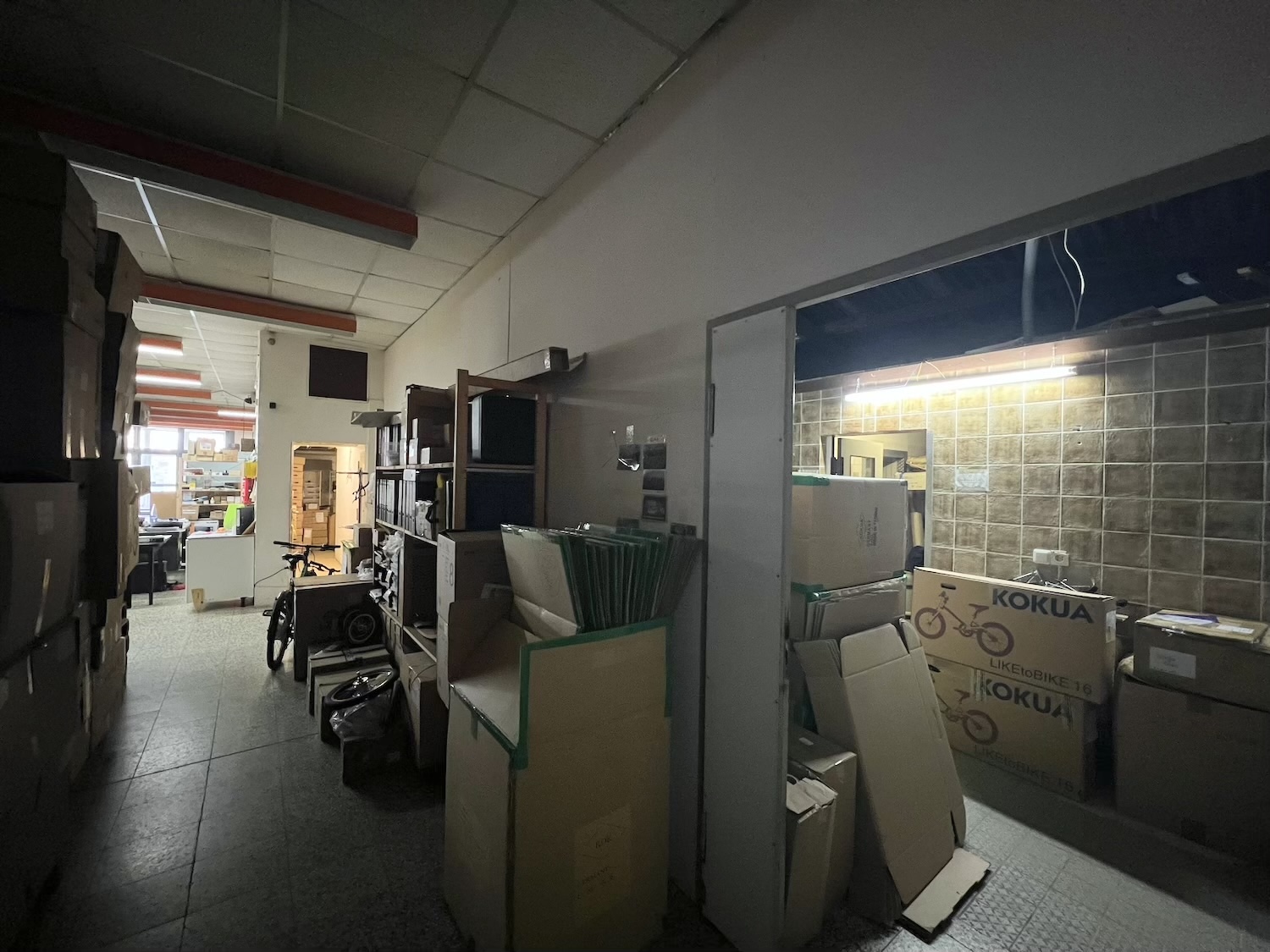 Hier ist der hintere Bereich der Lagerhalle in Roetgen mit zugang zur Küche