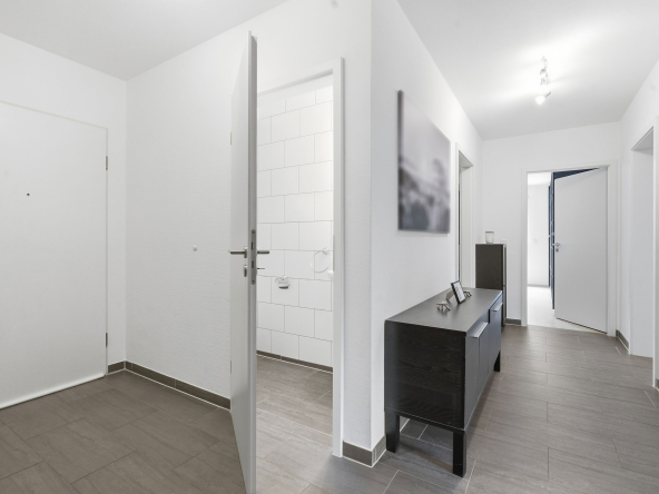 Flur Wohnung mit Blick zum Gäste Wc