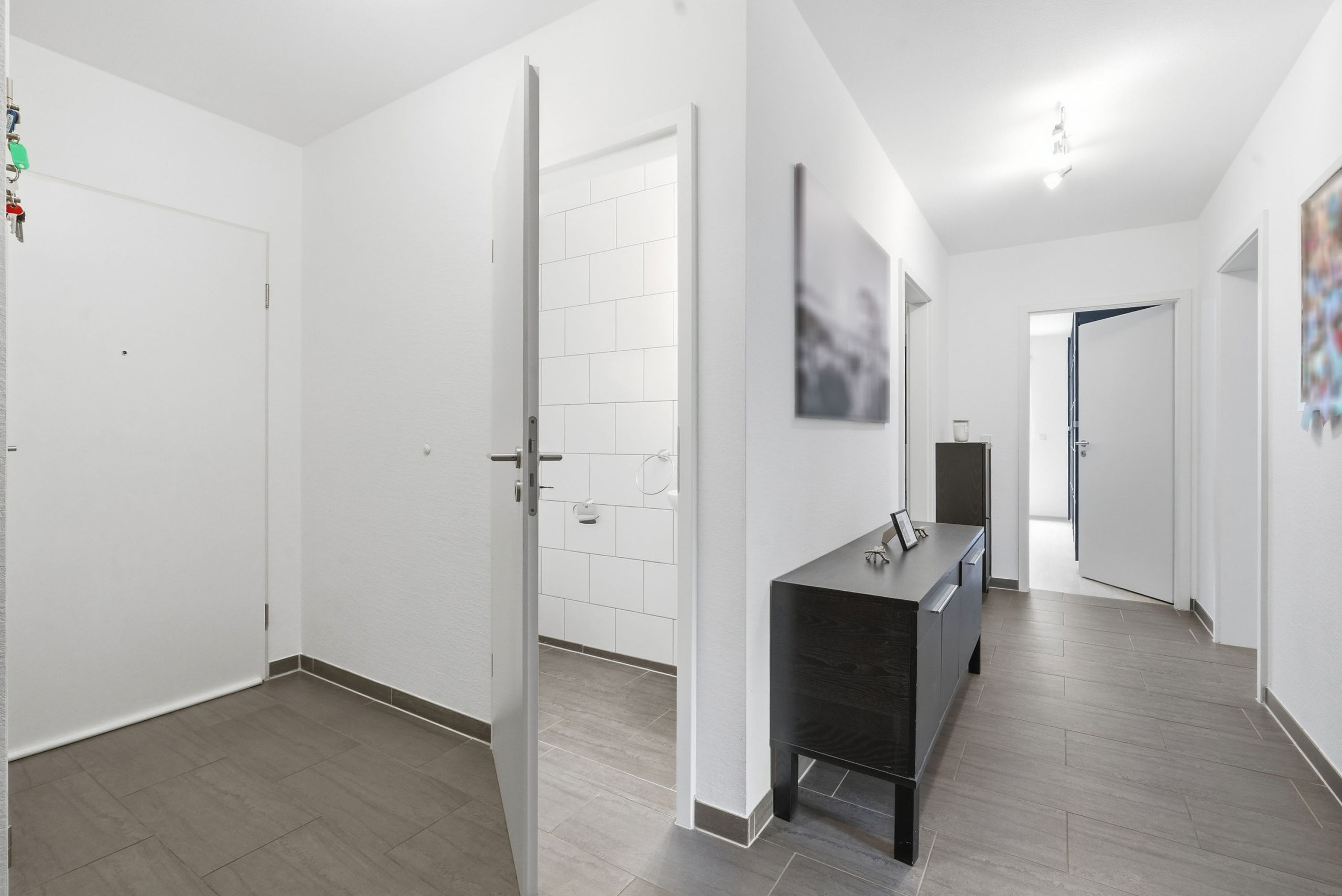 Flur Wohnung mit Blick zum Gäste Wc