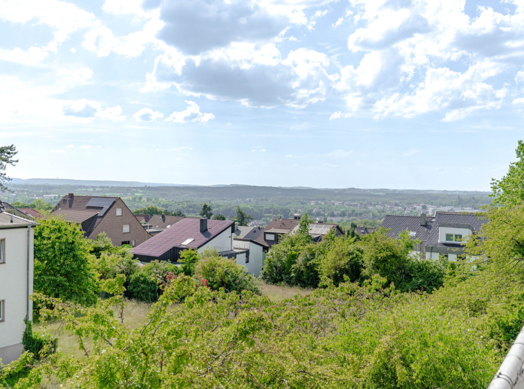 Dachgeschosswohnung-in-Stolberg Umgebung mit Weitblick in Grüne