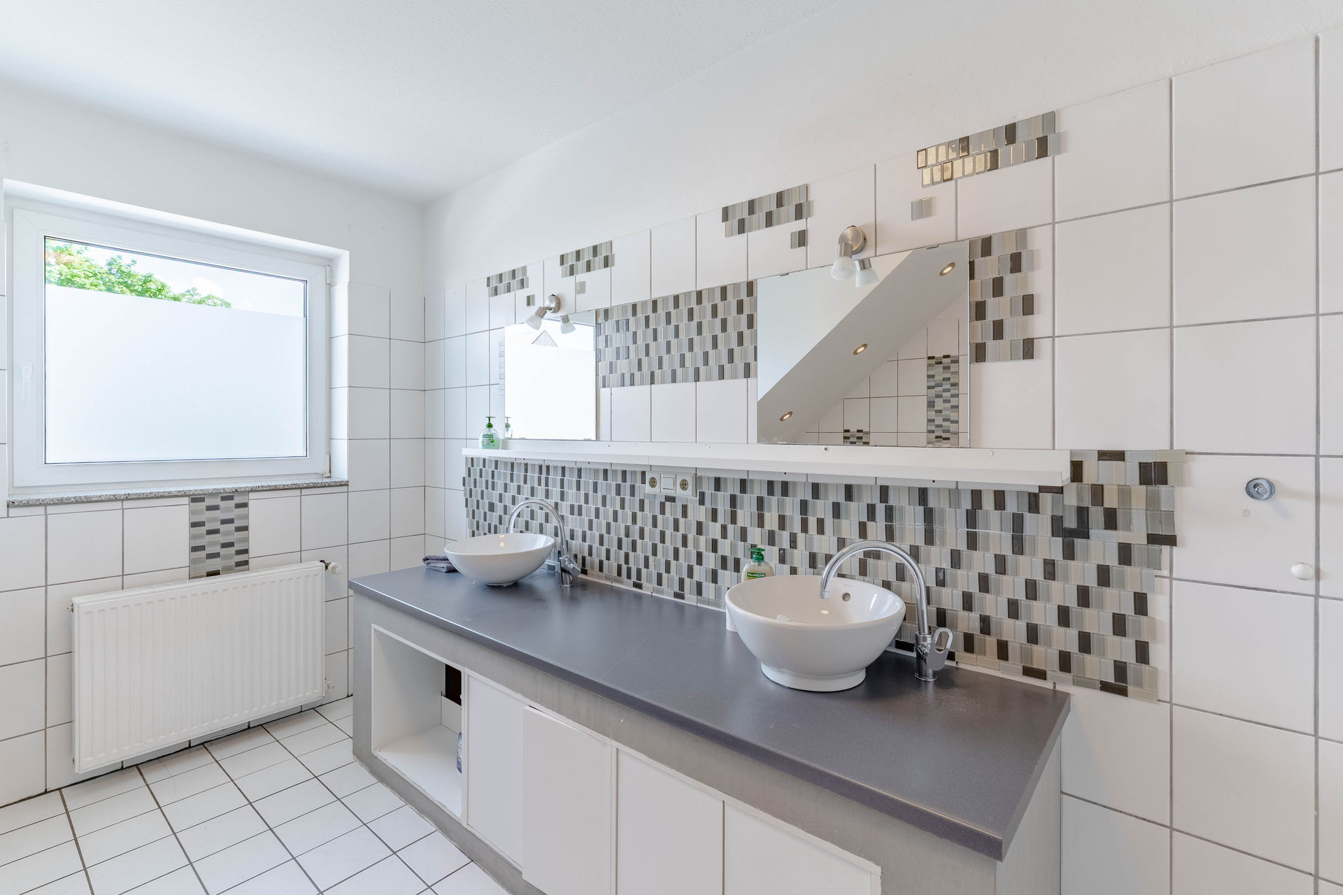 Badezimmer mit 2 Waschbecken Stolberg DG Wohnung