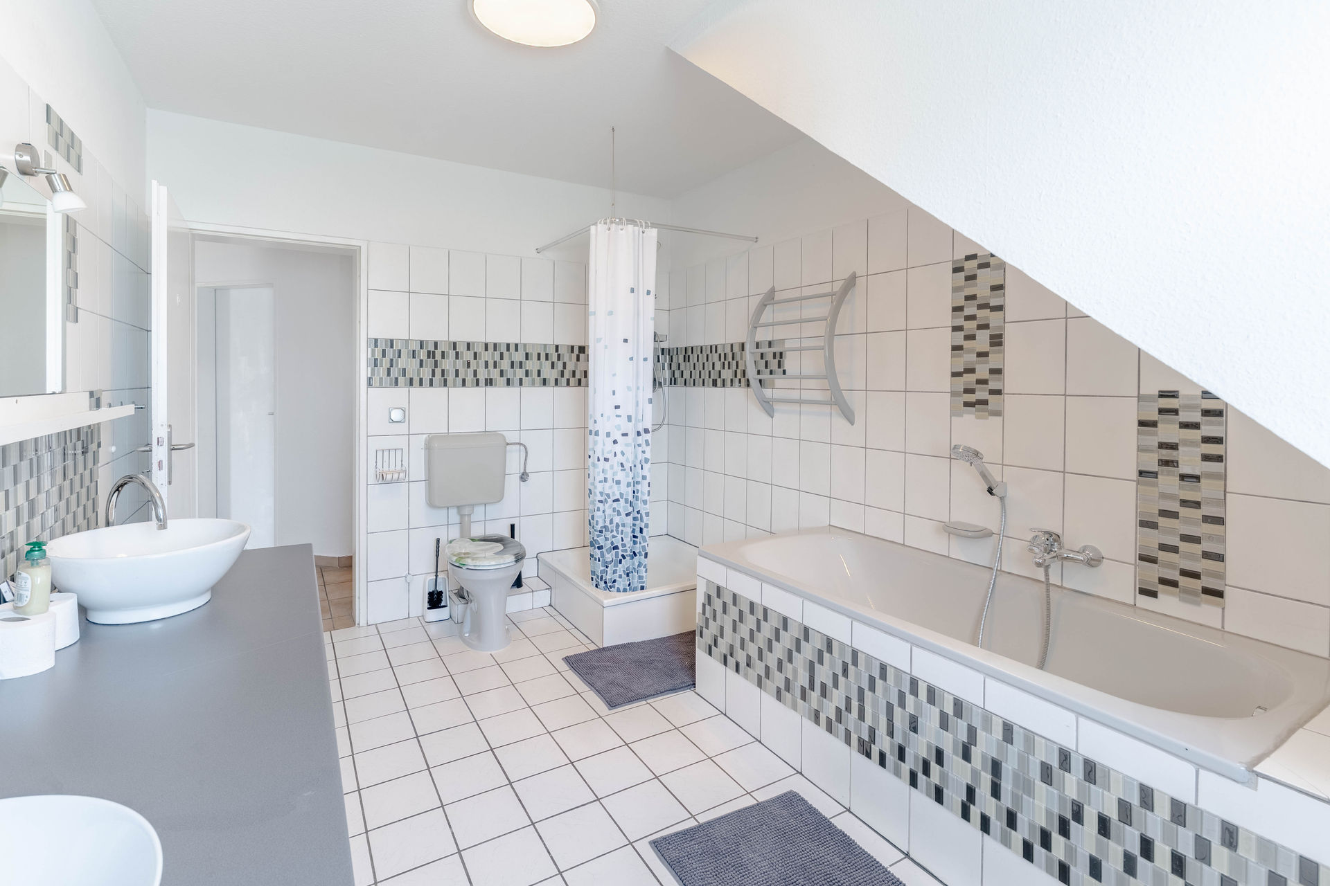 Gesamtansicht Badezimmer Wohnung Stolberg