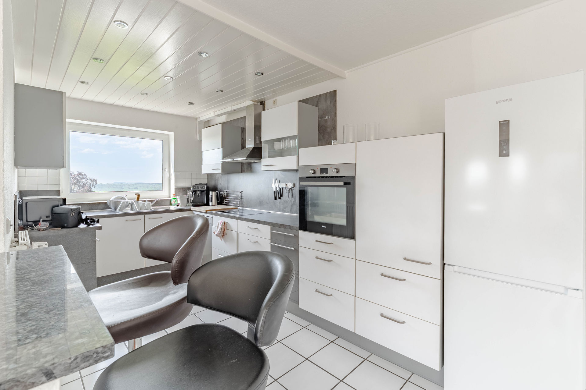 schöne helle moderne Küche in Eigentumswohnung Stolberg