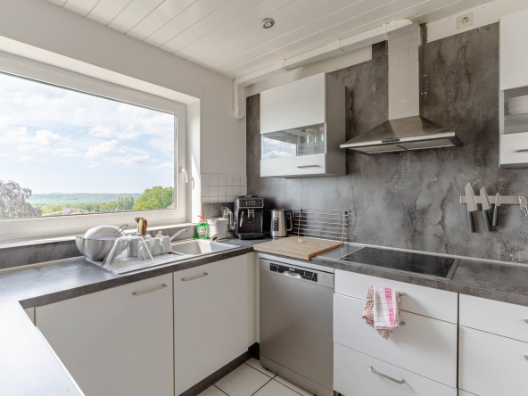 moderne Küche in Stolberg Eigentumswohnung mit Tageslicht