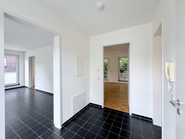 Wohnung in Kornelimünster Flur mit blick auf Wohnzimmer und Küche