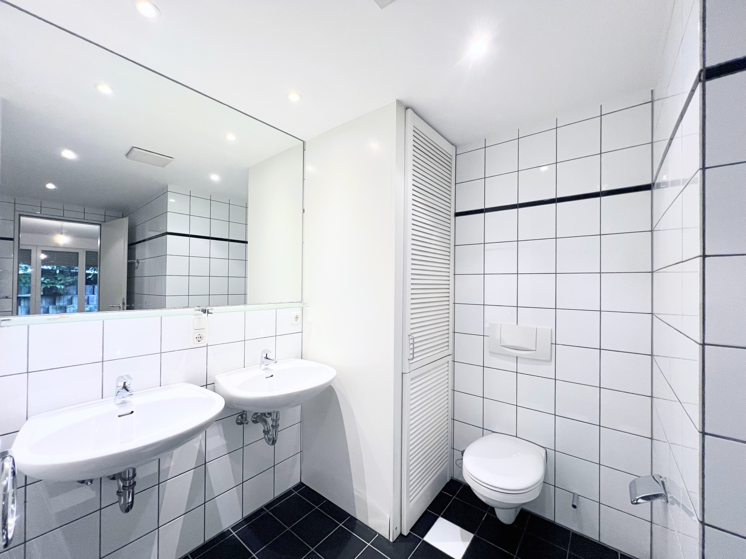 Wohnung in Kornelimünster ansicht Waschbecken und Toilette