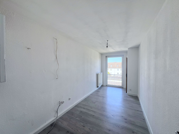 Wohnung mieten in Aachen-Forst Küche mit Blick in Richtung Balkon