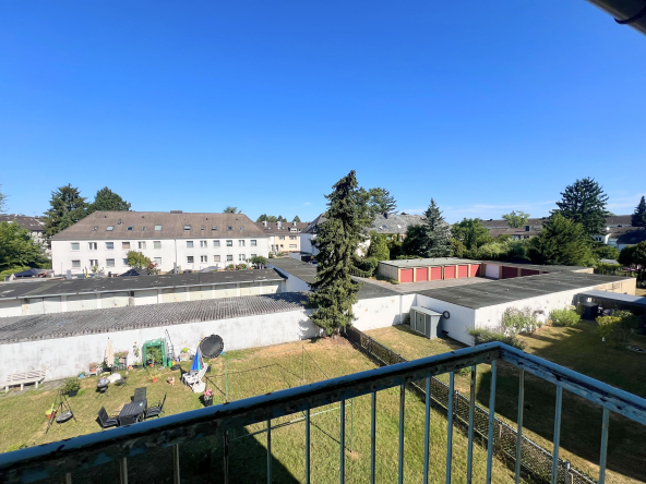 Wohnung mieten in Aachen-Forst Aussicht vom Balkon in den Grünen Garten