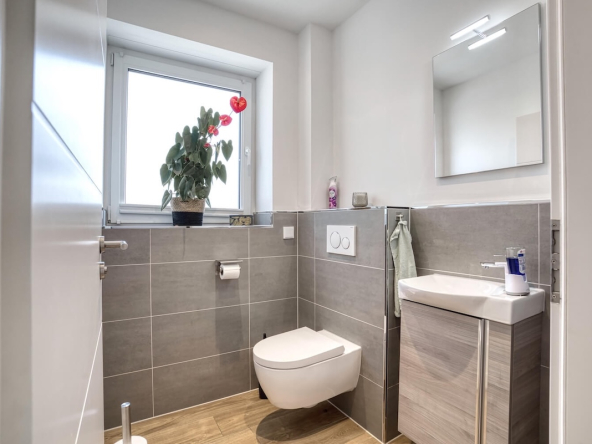 Gäste Wc mit Waschbecken