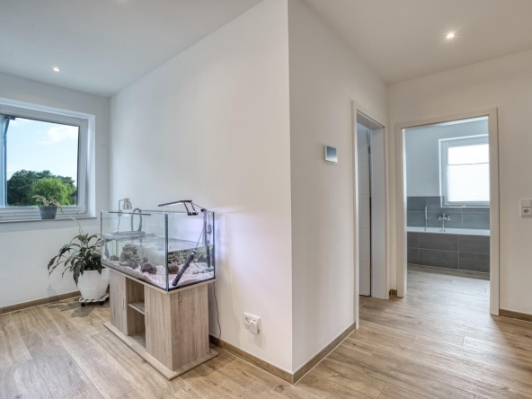 Flur 1 OG mit Aquarium
