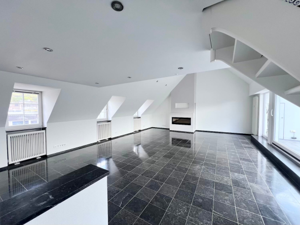 Penthouse in Aachen Wohnzimmer mit Marmor