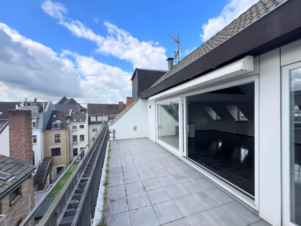 Terrasse mit Blick auf die Schiebetüre
